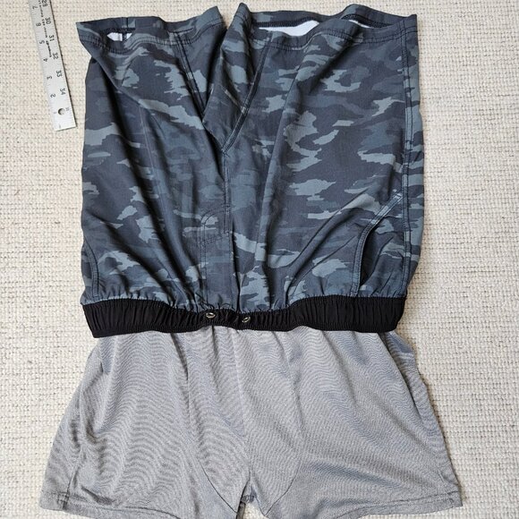 Vuori Men's Shorts Green Gray Camo Lined Large L ? Workout Athletic Missing Tie - Picture 7 of 7